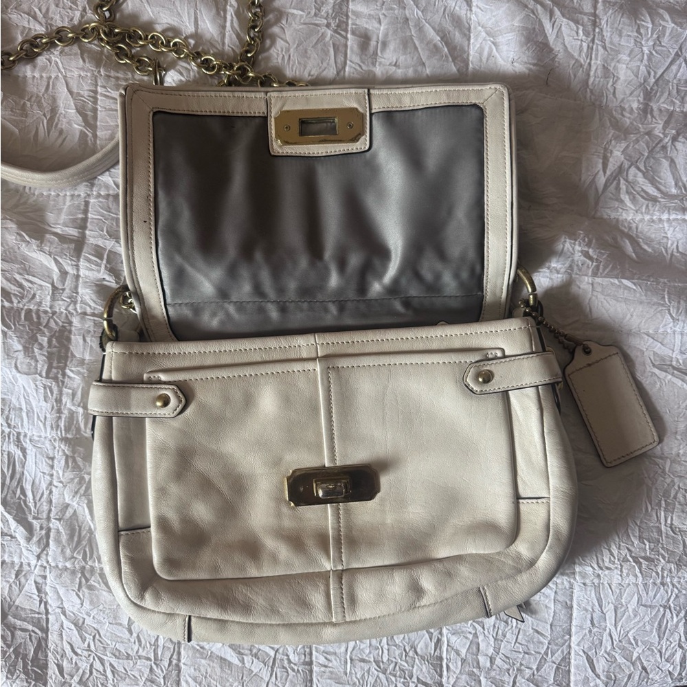 Vintage Coach White Leather Shoulder and Crossbody Bag - Picture 5 of 6